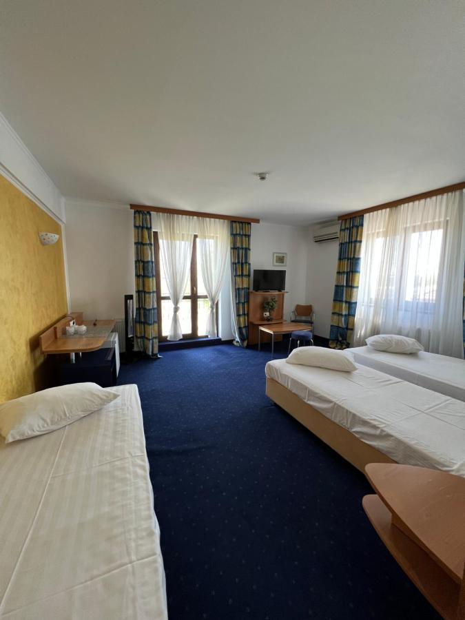 Hotel Doi Taurasi Afumaţi Eksteriør bilde