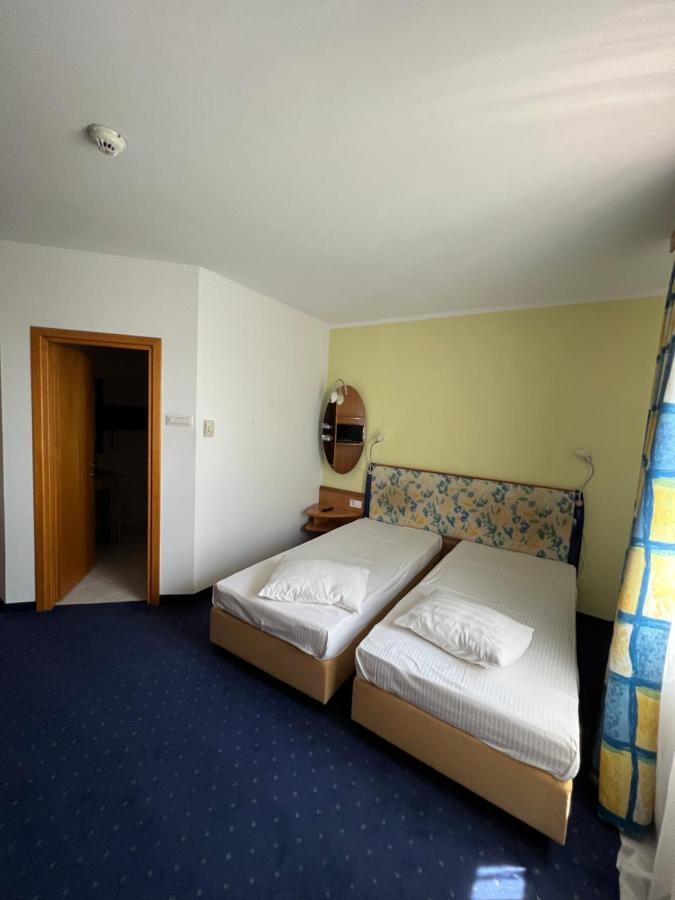 Hotel Doi Taurasi Afumaţi Eksteriør bilde