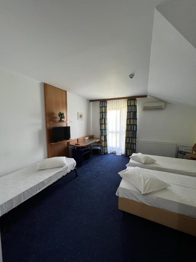 Hotel Doi Taurasi Afumaţi Eksteriør bilde