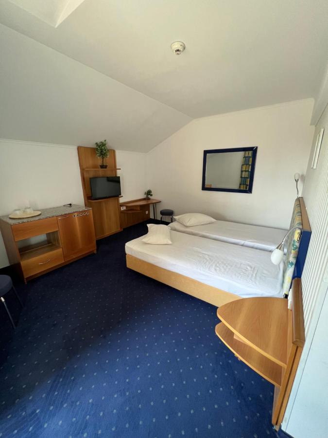 Hotel Doi Taurasi Afumaţi Eksteriør bilde