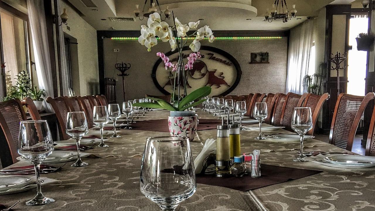 Hotel Doi Taurasi Afumaţi Eksteriør bilde
